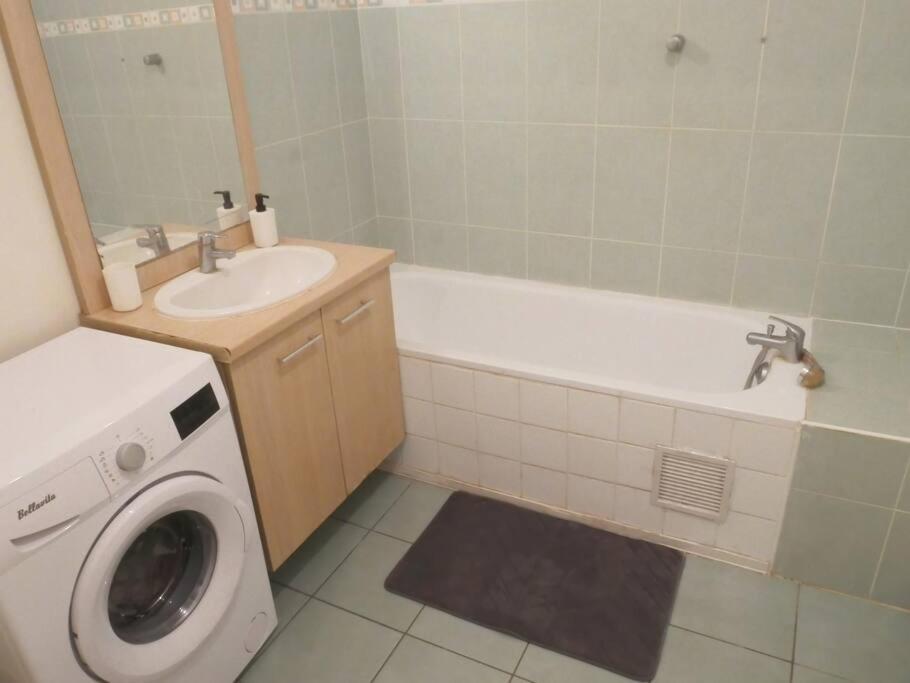 Drancy : 4 Pieces En Centre Ville + Parking Екстер'єр фото
