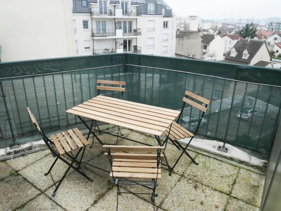 Drancy : 4 Pieces En Centre Ville + Parking Екстер'єр фото